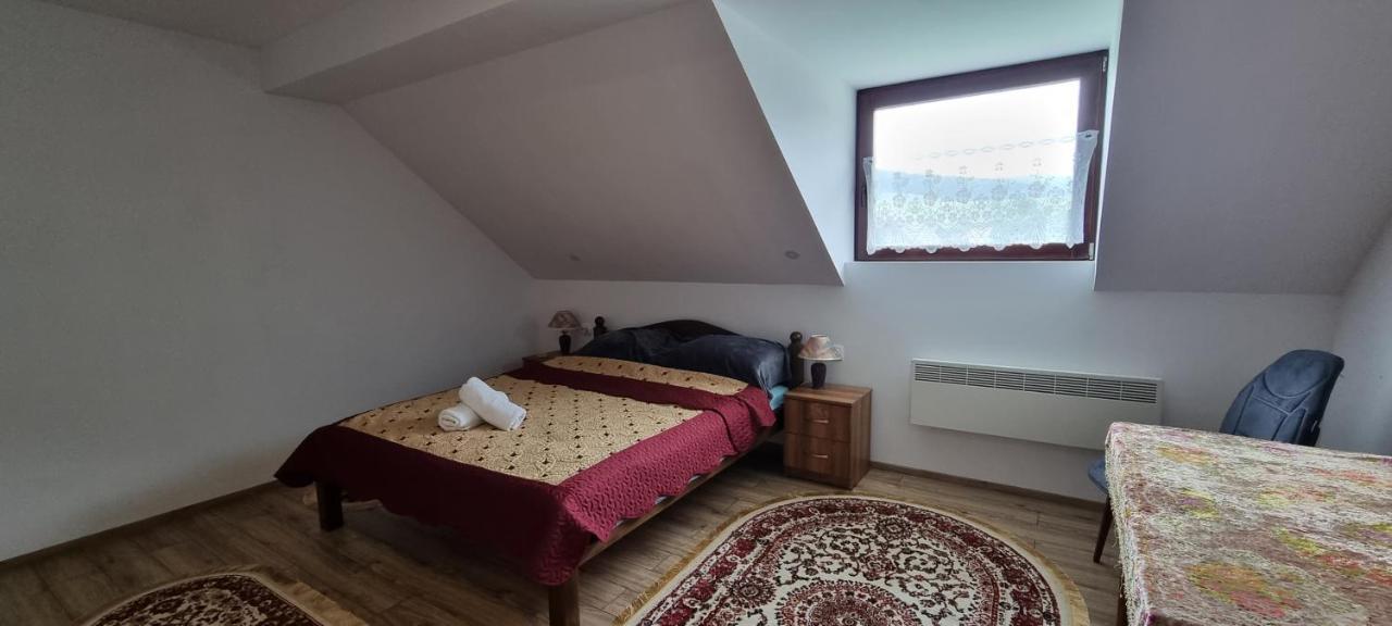 Karacsony Guest House Gyimesfelsőlok Kültér fotó