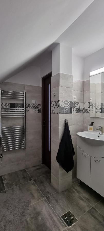 Karacsony Guest House Gyimesfelsőlok Kültér fotó