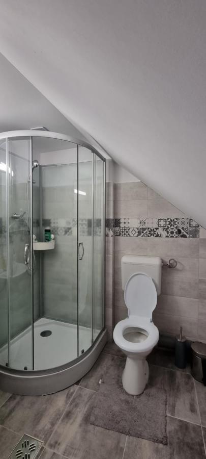 Karacsony Guest House Gyimesfelsőlok Kültér fotó