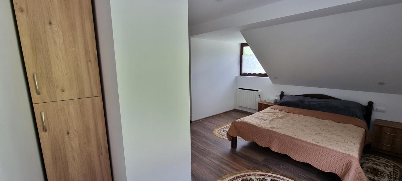Karacsony Guest House Gyimesfelsőlok Kültér fotó