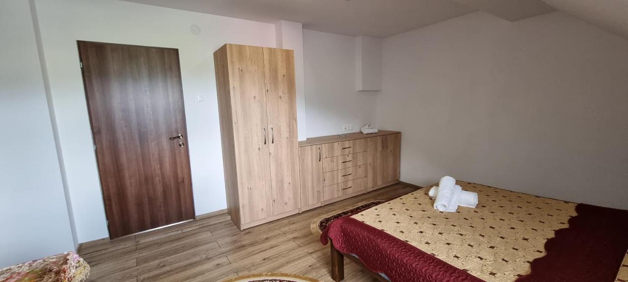 Karacsony Guest House Gyimesfelsőlok Kültér fotó